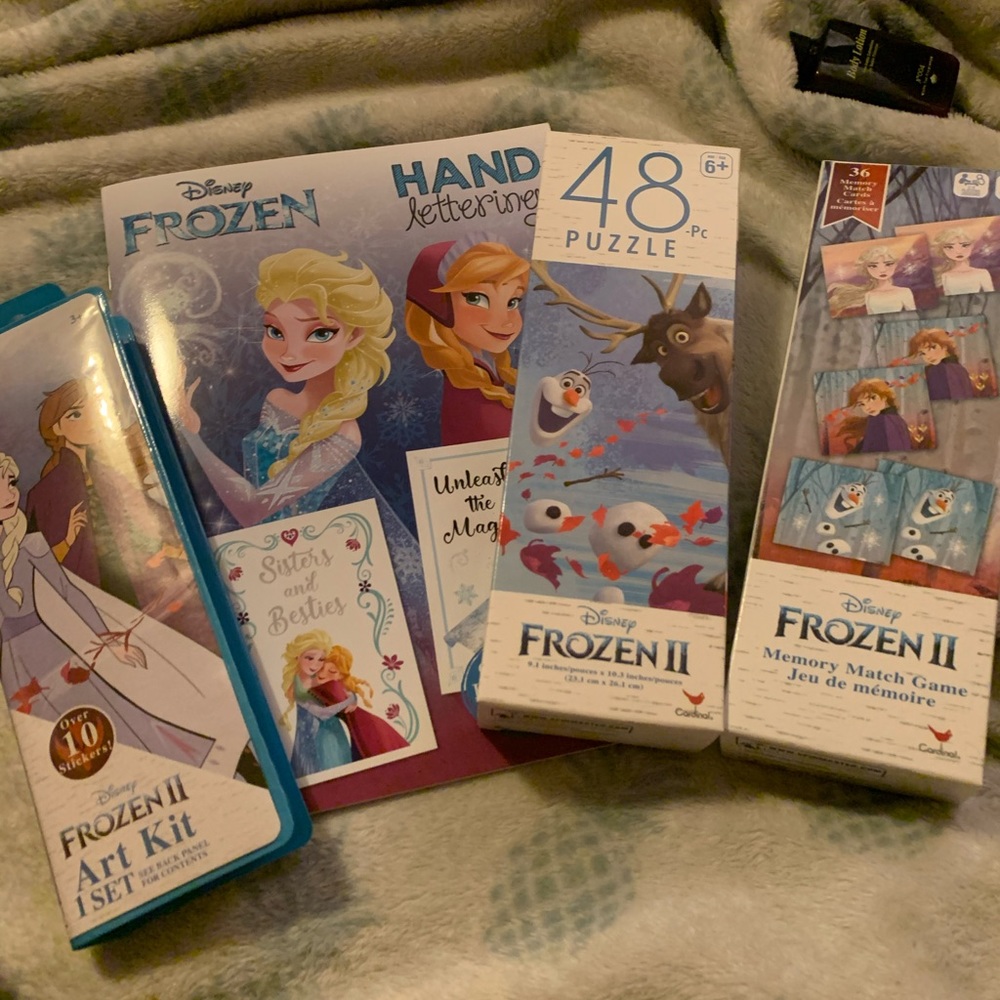 4 pc Activity Set Frozen